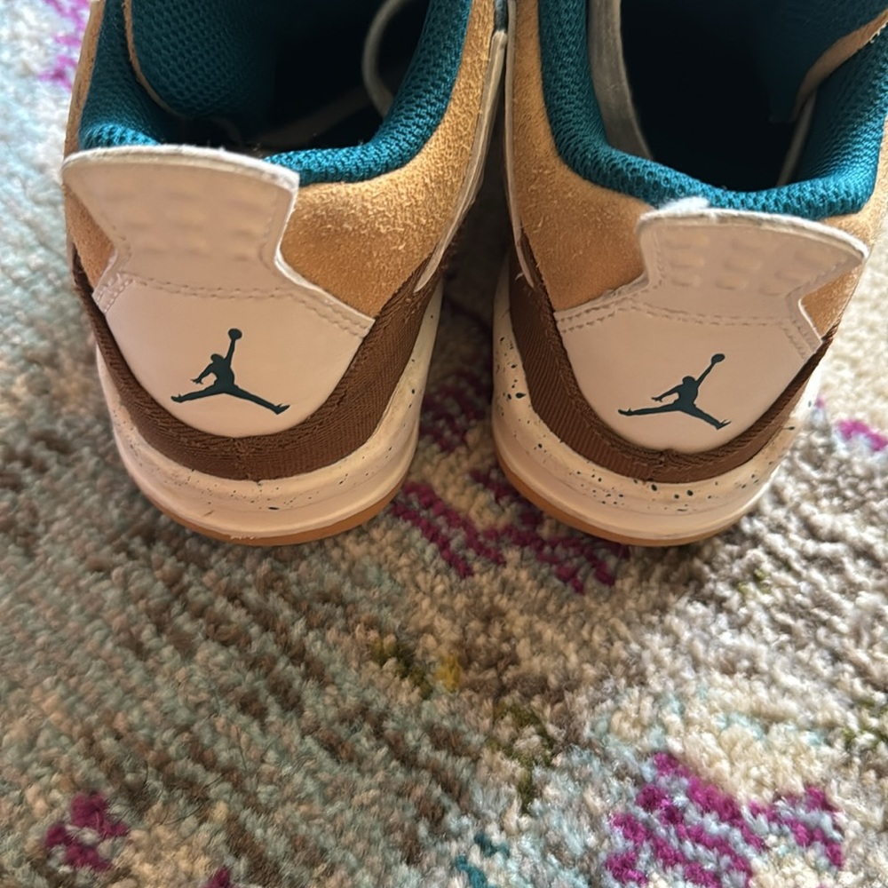 Nike - Picture 3 of 4
